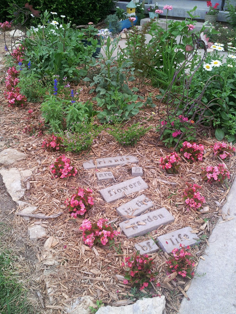 Winter makes me sad, but still lifes like this make me happy.